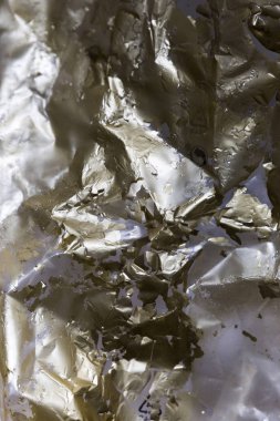 Plastiğin üzerinde çökmekte altın boya