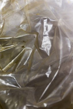 Plastiğin üzerinde çökmekte altın boya