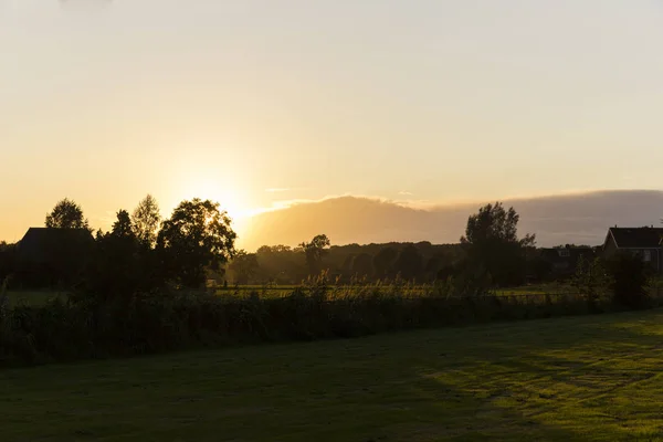 Pôr do sol brilhante — Fotografia de Stock