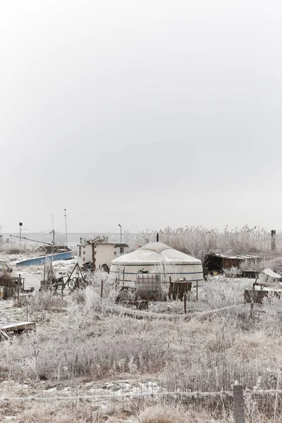 Schneebedeckte Gemeinschaft lebendige Landschaft — Stockfoto