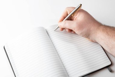 Not defterinde tükenmez kalemle erkek el yazısı.