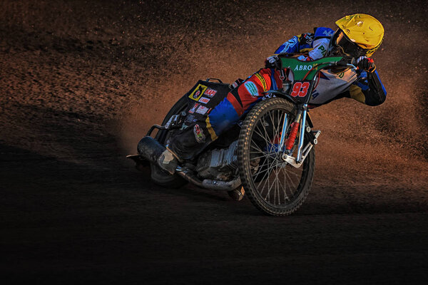 Галльставик, Швеция, 7 августа 2018 года: Оливер Бернтзон, Дакарна на гонке на спидвее между Роспингарной и Дакарной в HZ Bygg Arena в Халлставике
.