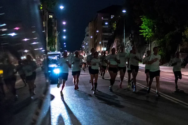 斯德哥尔摩 2018年8月 午夜在斯德哥尔摩中心南部的街道上奔跑 也被称为 Midnattsloppet — 图库照片