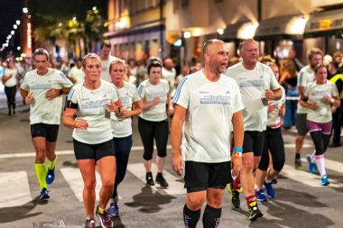 Stokholm, İsveç, 18 Ağustos, 2018: Merkezi Stockholm, Güney bölgelerinde sokaklarında koşmak gece yarısı da Midnattsloppet denir.