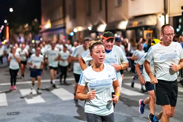 Stokholm, İsveç, 18 Ağustos, 2018: Merkezi Stockholm, Güney bölgelerinde sokaklarında koşmak gece yarısı da Midnattsloppet denir.