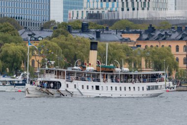Stokholm, İsveç, 26 Ağustos, 2018: vapurlar İsveç'in 200 yıl kutlamaları. Birçok Riddarholmen bir yolculuk için Mariefred için toplanan gemiler.