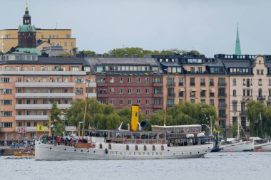 Stokholm, İsveç, 26 Ağustos, 2018: vapurlar İsveç'in 200 yıl kutlamaları. Birçok Riddarholmen bir yolculuk için Mariefred için toplanan gemiler.