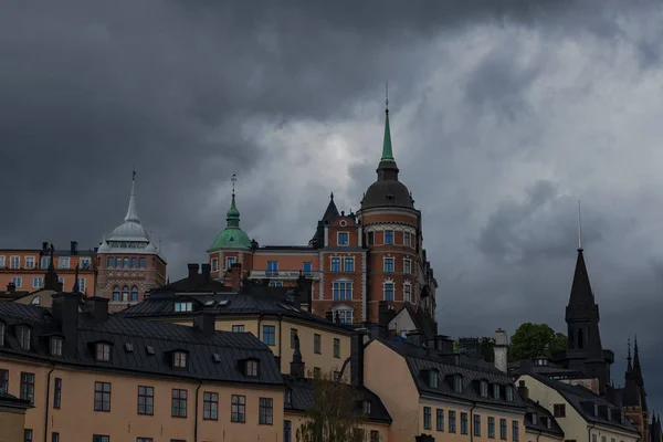 Stockholm Schweden Aug 2018 Häuser Auf Mariaberget Mit Dunklem Himmel — Stockfoto