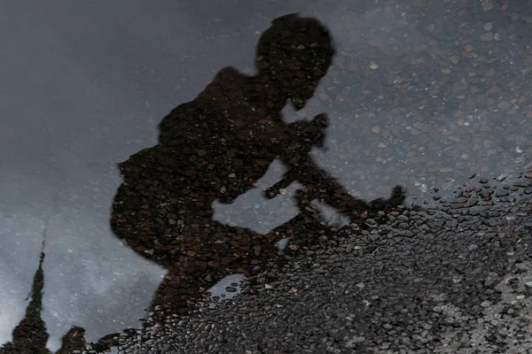 Reflejos Una Persona Reflejados Charco Agua Países Bajos —  Fotos de Stock