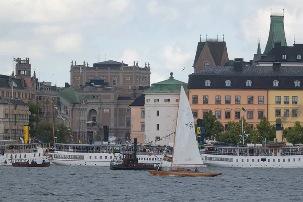 Stokholm, İsveç, 26 Ağustos, 2018: vapurlar İsveç'in 200 yıl kutlamaları. Birçok Riddarholmen bir yolculuk için Mariefred için toplanan gemiler.