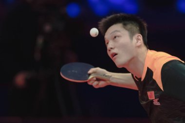 Stockholm, İsveç - 4 Kasım 2018: Finale Fan Zhendong ve Xu Xin (Chn) Masa Tenisi turnuvasında Soc Arena Eriksdalshallen Stockholm arasında. Fan Zhendong kazanan