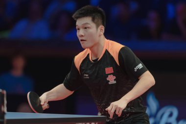 Stockholm, İsveç - 4 Kasım 2018: Finale Fan Zhendong ve Xu Xin (Chn) Masa Tenisi turnuvasında Soc Arena Eriksdalshallen Stockholm arasında. Fan Zhendong kazanan