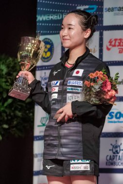 Stockholm, İsveç - 4 Kasım 2018: Kadın finalleri arada Masa Tenisi turnuvasında Soc Arena Eriksdalshallen Stockholm kazanan Mima Ito (Jpn) vs Yuling Zhu (Chi). Mima Ito kazanan