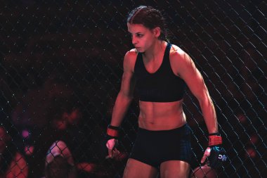 Alvsjo, İsveç - 1 Aralık 2018: Mma mücadele arada Anna Astvik (Swe) vs Elin Oberg (Swe) çift Challenge 18. Oberg Ko tarafından 6 saniye sonra kazandı.