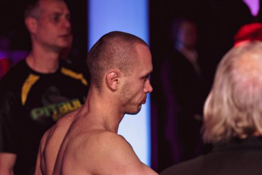 Alvsjo, İsveç - 1 Aralık 2018: Başlık bout arada David Bielkheden (Swe) vs Marcin Bandel (Pol) çift Challenge 18. Bielkeden won18. Bielkeden kazandı