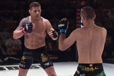Alvsjo, İsveç - 1 Aralık 2018: Başlık bout arada David Bielkheden (Swe) vs Marcin Bandel (Pol) çift Challenge 18. Bielkeden won18. Bielkeden kazandı