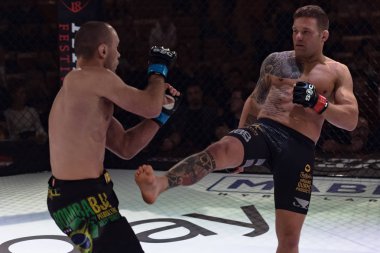 Alvsjo, İsveç - 1 Aralık 2018: Başlık bout arada David Bielkheden (Swe) vs Marcin Bandel (Pol) çift Challenge 18. Bielkeden won18. Bielkeden kazandı