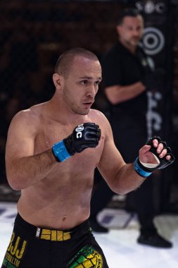 Alvsjo, İsveç - 1 Aralık 2018: Başlık bout arada David Bielkheden (Swe) vs Marcin Bandel (Pol) çift Challenge 18. Bielkeden won18. Bielkeden kazandı
