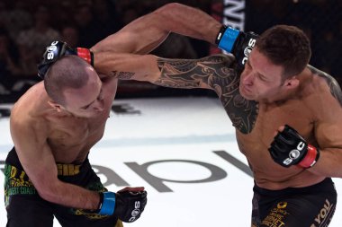 Alvsjo, İsveç - 1 Aralık 2018: Başlık bout arada David Bielkheden (Swe) vs Marcin Bandel (Pol) çift Challenge 18. Bielkeden won18. Bielkeden kazandı