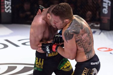 Alvsjo, İsveç - 1 Aralık 2018: Başlık bout arada David Bielkheden (Swe) vs Marcin Bandel (Pol) çift Challenge 18. Bielkeden won18. Bielkeden kazandı
