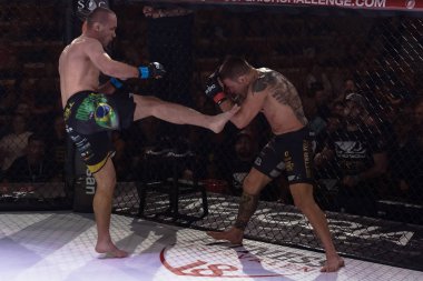 Alvsjo, İsveç - 1 Aralık 2018: Başlık bout arada David Bielkheden (Swe) vs Marcin Bandel (Pol) çift Challenge 18. Bielkeden won18. Bielkeden kazandı