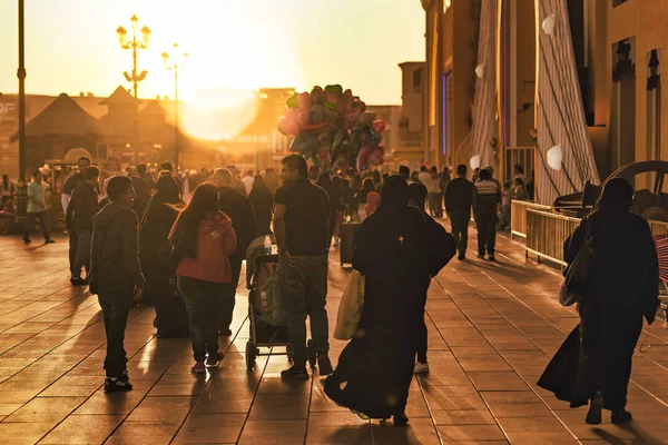 Dubai Uae Jan 2019 People Strolling Thru Pavillions World Global — Stock Photo, Image