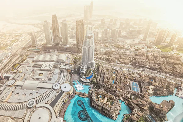 Vista desde el piso 124 en Burj Khalifa durante una luz sandsto —  Fotos de Stock