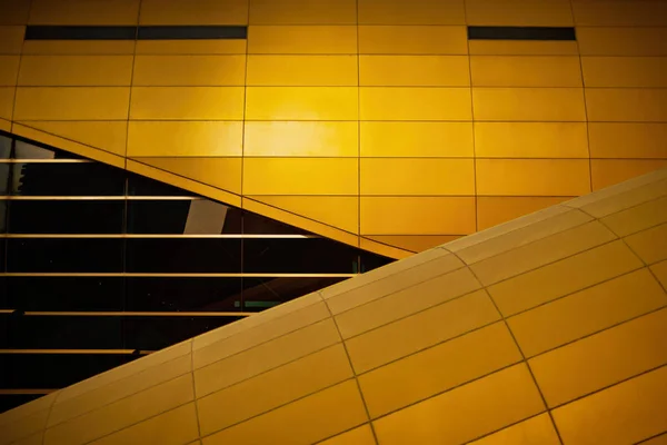 Σταθμός μετρό σε αφηρημένο κοντινό πλάνο με χρυσά χρώματα — Φωτογραφία Αρχείου