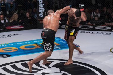 Rostem Akman (Swe) ve Mauricio Re arasında üstün mücadele 19