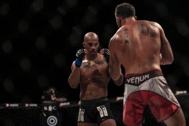 Dyland Andrews (Aus) bir arasında Üstün meydan okuma 19 başlık bout
