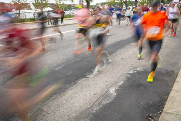 Maratona de Estocolmo em tempo cinza e alguma pluviosidade — Fotografia de Stock