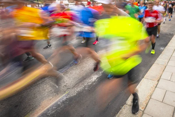 Stockholm Marathon i grått väder och lite nederbörd — Stockfoto