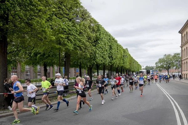Стокгольмский марафон в серую погоду и несколько осадков — стоковое фото