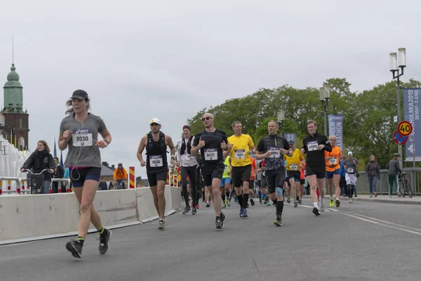 Maratón de Estocolmo en clima gris y un poco de lluvia — Foto de Stock