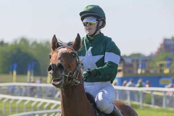 Horseracing during sunny weather at Nationaldagsgaloppen at Gard — Stock Photo, Image