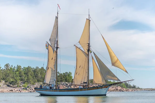 Galea Albanus out of the Grisslehamn harbor during summer with f — Stock Photo, Image