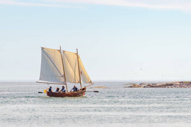 Grisslehamn ve Eckero arasında klasik posta kürek yarışması 