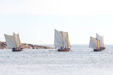 Grisslehamn ve Eckero arasında klasik posta kürek yarışması 