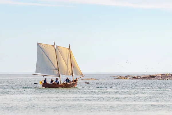 Classic postal rowing contest between Grisslehamn and Eckero in — Stock Photo, Image