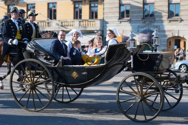 Veliaht prenses Victoria Royal kortej duri ile taşıma