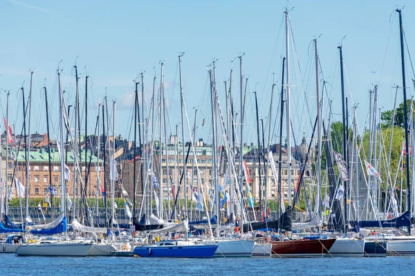 Zeilen competitie Gotland runt met de boten afgemeerd op Skepps — Stockfoto