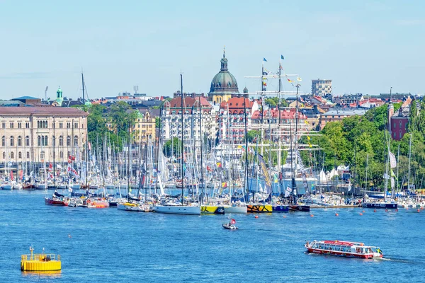 Zeilen competitie Gotland runt met de boten afgemeerd op Skepps — Stockfoto