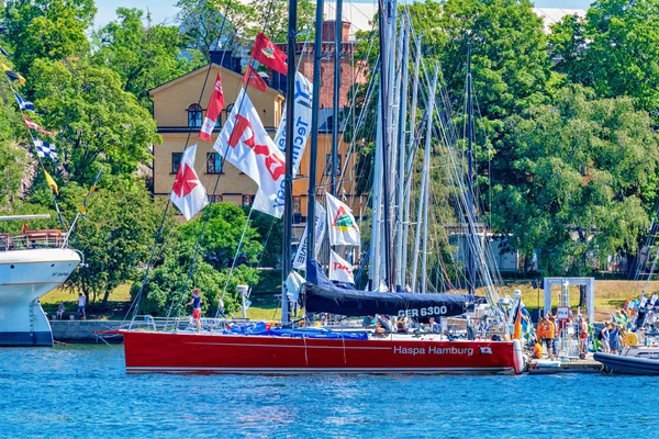 Competição de vela Gotland Runt com os barcos atracados em Skepps — Fotografia de Stock