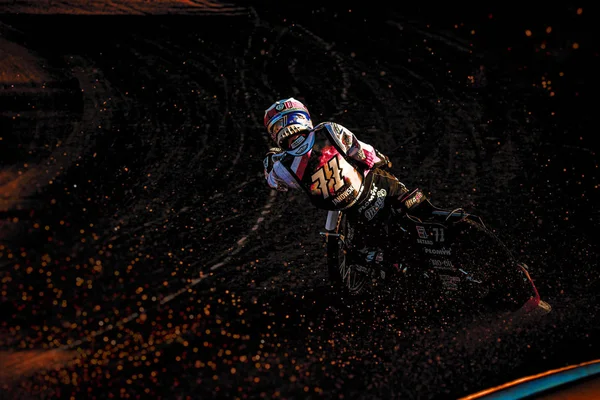 Maciej Janowski (POL) em uma curva no Speedway GP em Hallsta — Fotografia de Stock