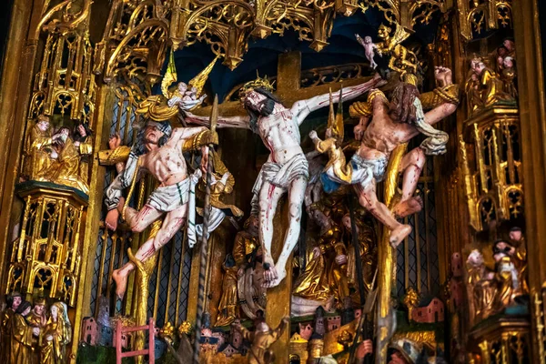 Estatuas de madera dentro de la iglesia Havero — Foto de Stock