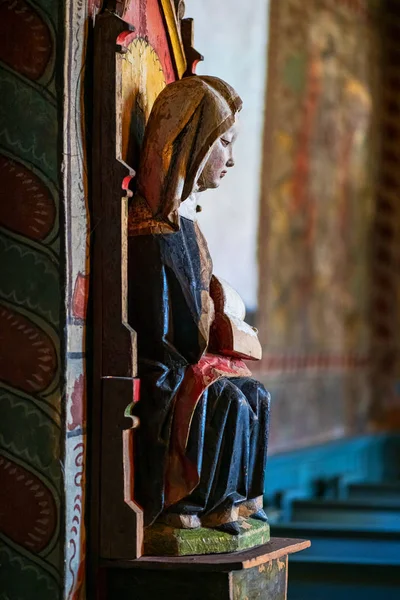 Wooden statues inside the Havero church — Stock Photo, Image