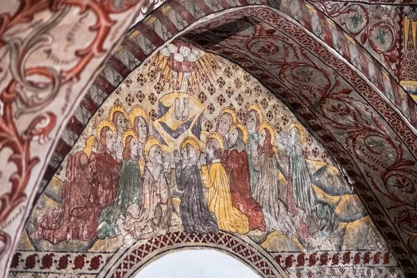 Details van ornamenten aan de muren van de Havero-kerk in de ro — Stockfoto