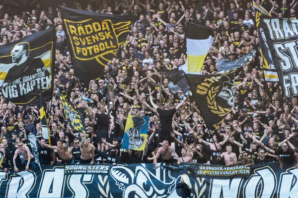 I tifosi al derby tra AIK e DIF all'Friends Arena di Solna — Foto Stock