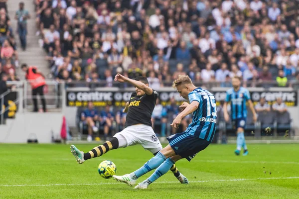 Derby de futebol entre AIK e DIF na Friends Arena em Solna — Fotografia de Stock