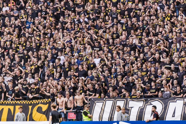 Rajongók a futball Derby között AIK és DIF a Friends Arena Solna — Stock Fotó